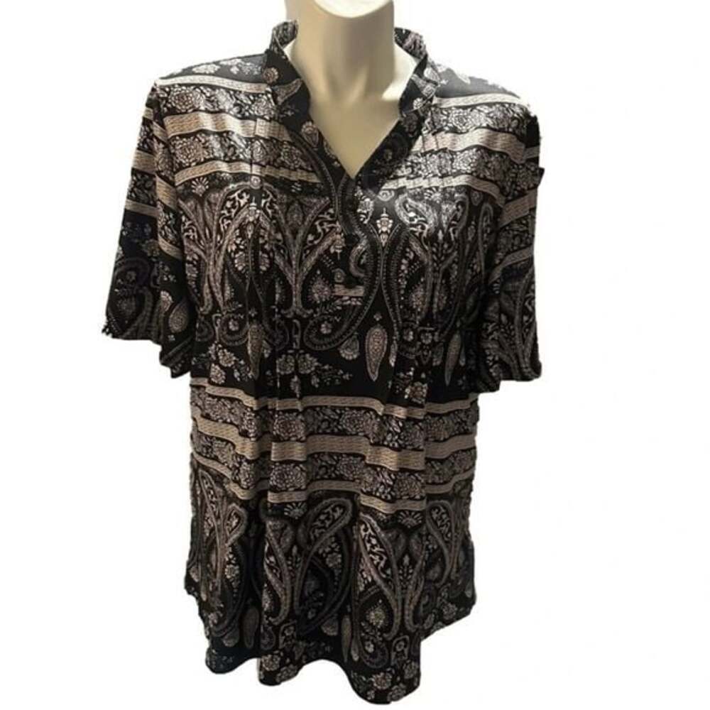 NWT Hocosit Women’s Black & White Floral Top Size XXL
